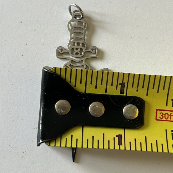 Sword and flower pendant - Picture 3 of 3